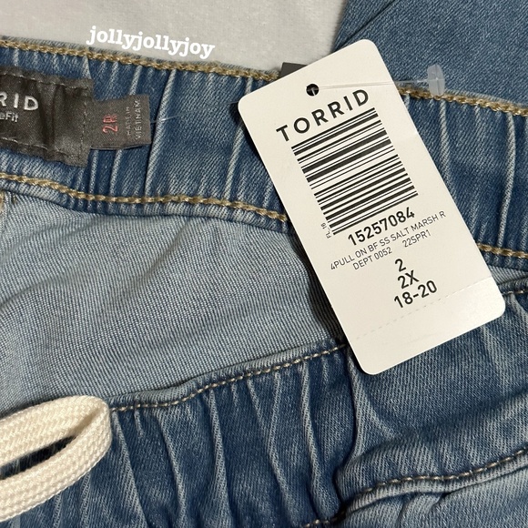 Torrid Pull-On Boyfriend Straight Super Soft Mid-Rise Jean - Picture 7 of 12